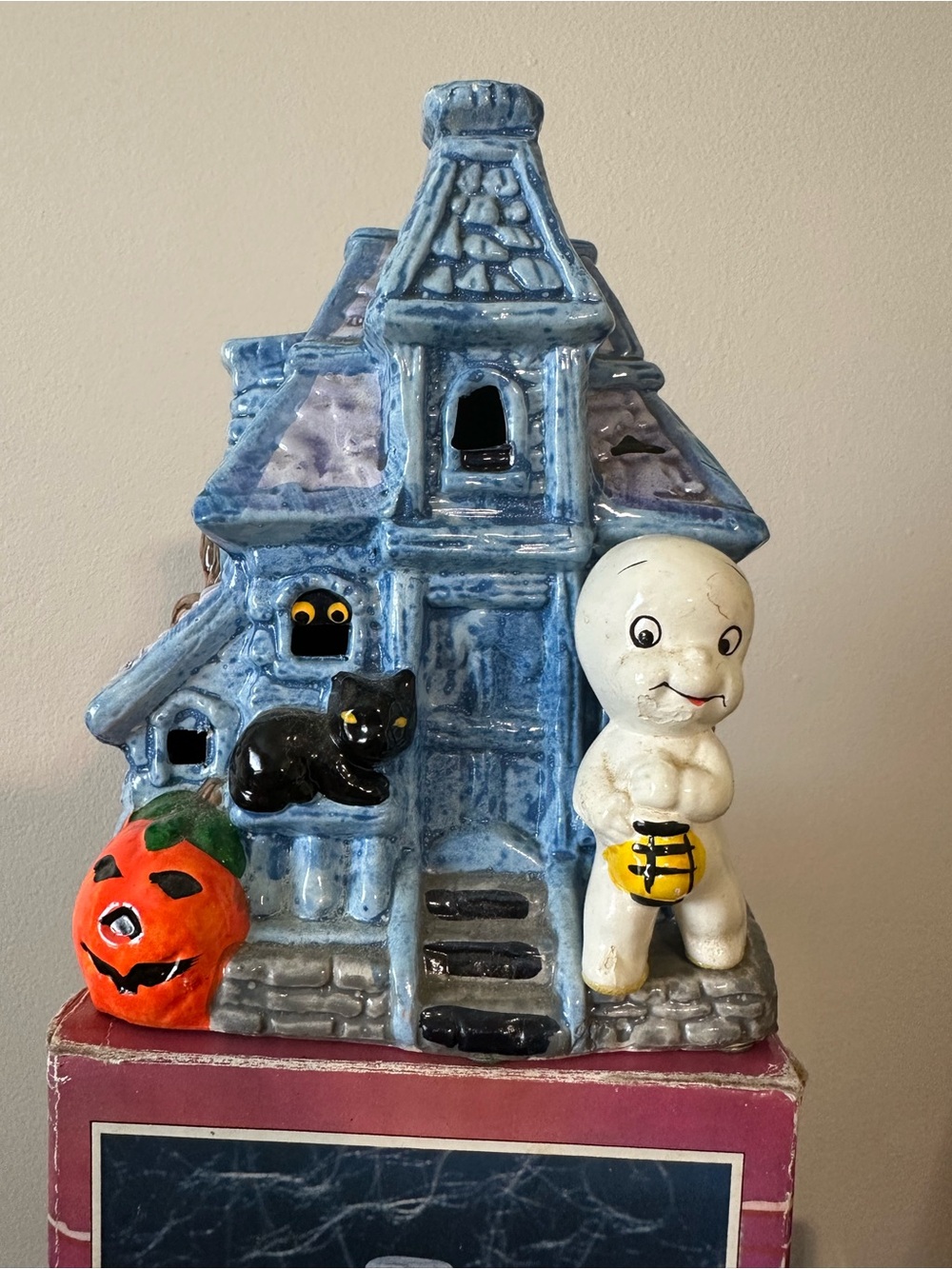 Casper the Friendly Ghost 1987 Lighted Ceramic House made by Harvey Productions.